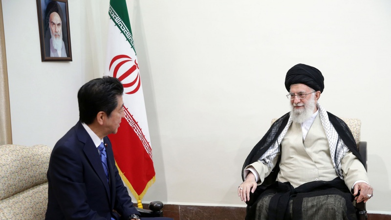 Iranpress: Japanese PM meets Iran