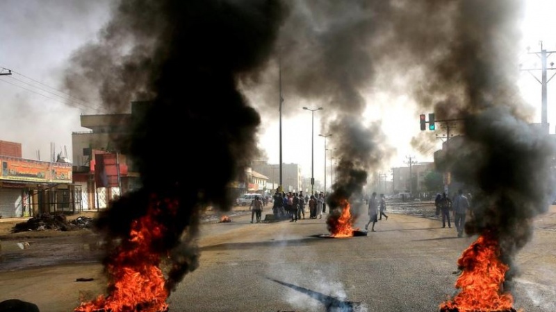 Iranpress: 13 killed and 116 injured as Sudanese forces storm protesters