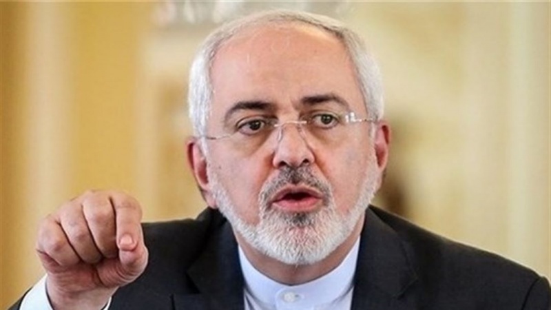 Iranpress: Iran’s Zarif pays homage to Sardasht chemical attack victims