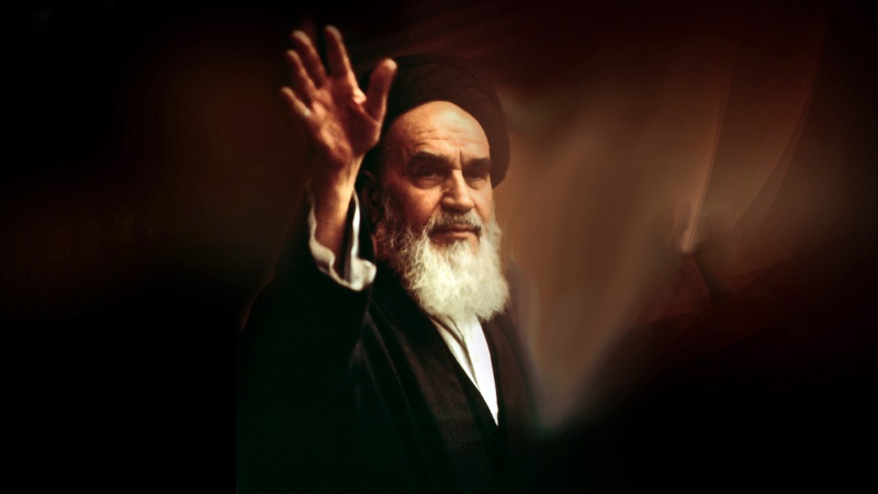 Iranpress: Iran mourns for Founder of the Revolution