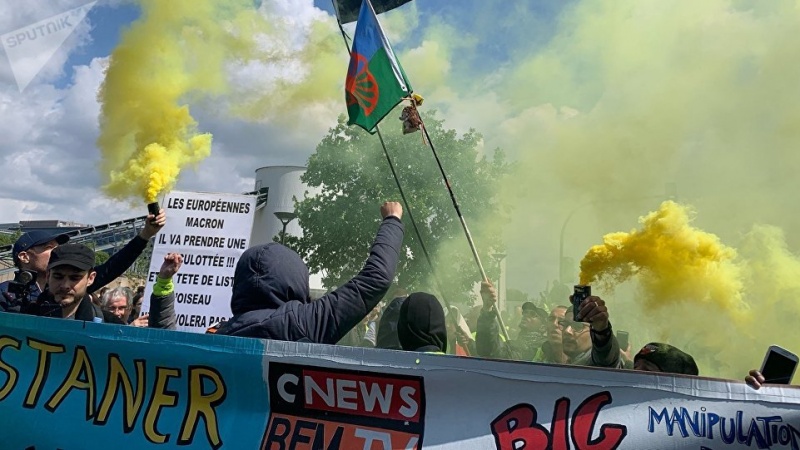 Iranpress: First Yellow Vests protest start in France after EU Elections