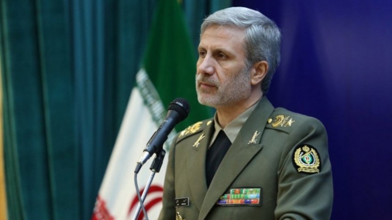 Iranpress: Iran Defense Ministry assists car manufacturers to deal with sanctions