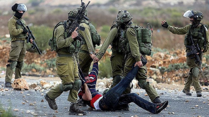 Iranpress: Zionist forces arrest more than two dozen Palestinians in West Bank
