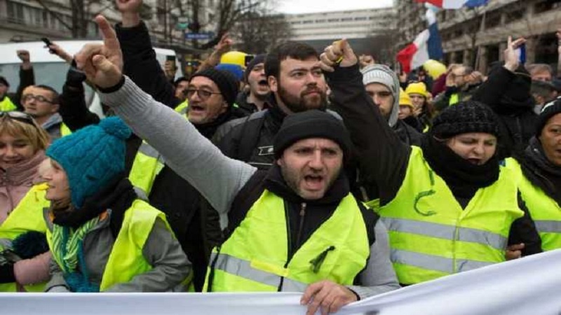 Iranpress: French Police take a hard line on Yellow Vest Protesters