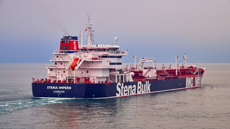 Iranpress: Second British oil tanker continues its journey after warning about safety issues by IRGC