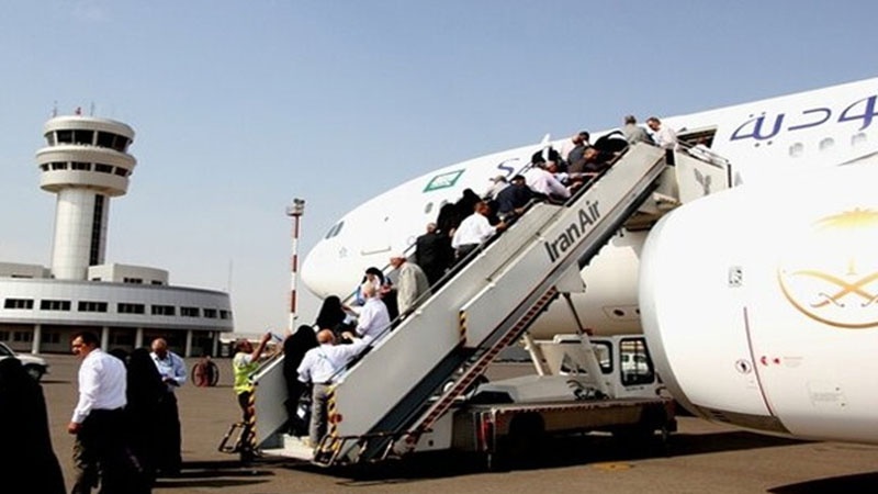 Iranpress: Hajj pilgrims leave Iran to Medina, Saudi Arabia