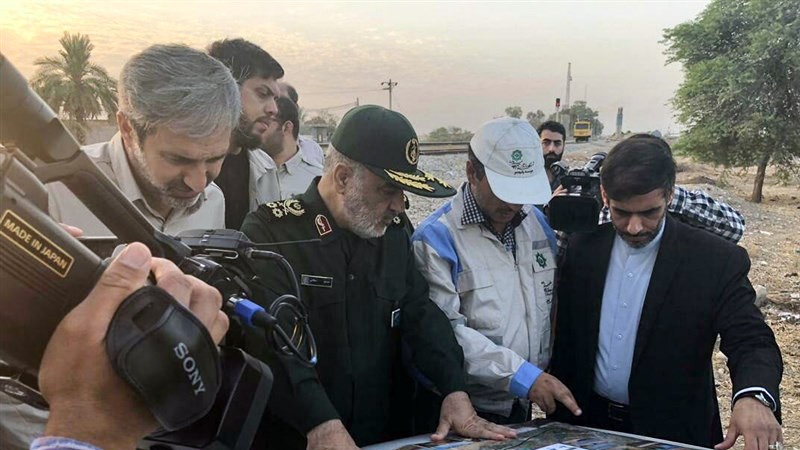 Iranpress: Enemy should continue its retreat against Iran: Major General Salami