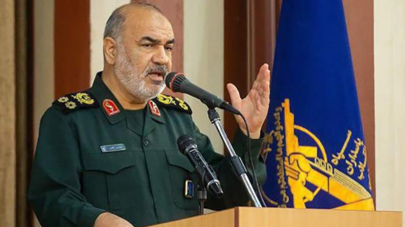 Iranpress: "We will not allow any alien to scowl at Iran": Top commander