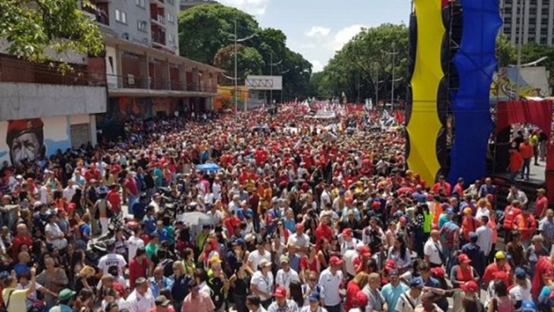 Iranpress: Thousands of Venezuelans march in support of President Maduro over UN report