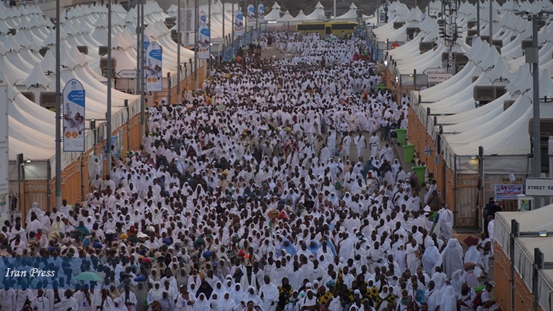 Iranpress: Photo: Biggest gathering in the world ends in Mina, Saudi Arabia 