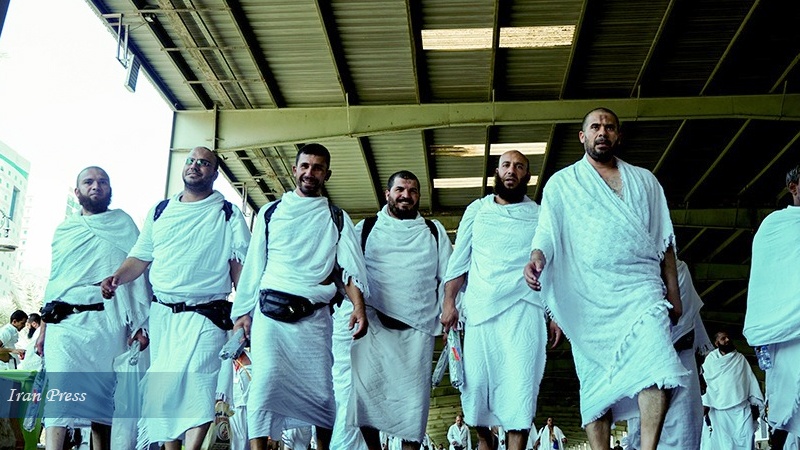 Iranpress: Millions of Muslims begin annual Hajj pilgrimage