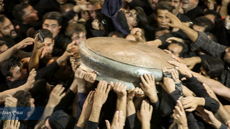 Iranpress: Photo: Mourning rituals of Imam Hussein begin in Ardabil