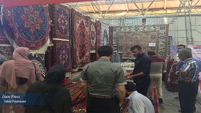 Iranpress: Photo: Fourth round of International Exhibition of Tabriz Hand-woven Carpets 