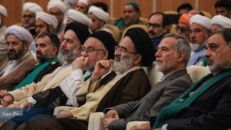 Iranpress: Top cleric: Iran