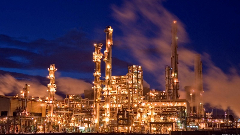 Iranpress: Iran to raise petrochemical production