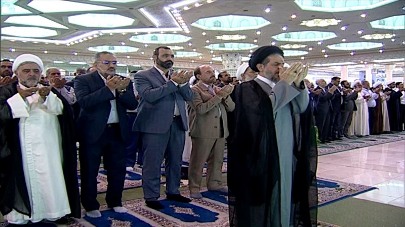 Iranpress: Iranian perform Eid al-Adha prayer in Tehran and across the country