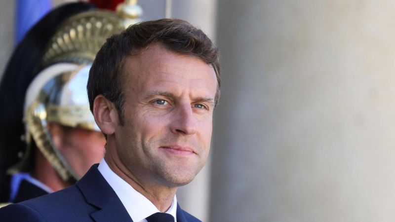 Iranpress: French President  says will give proposals to Iranian officials
