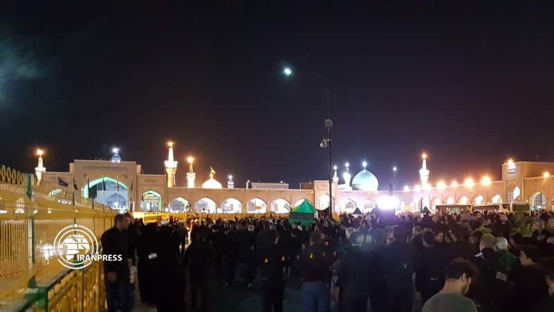Iranpress: 8th night Moharram mourning ceremony held in holy shrine of Imam Reza in Mashhad