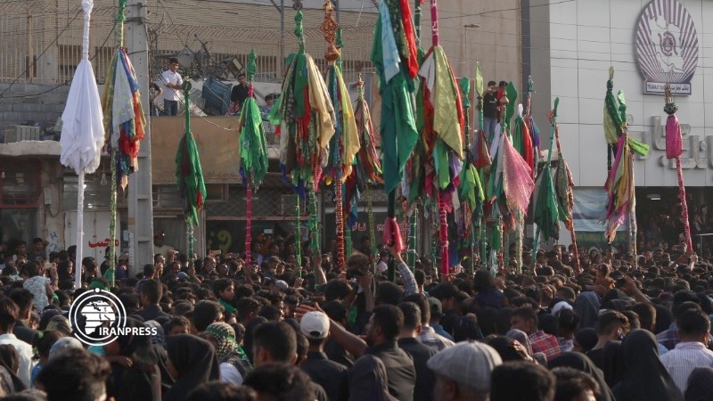 Iranpress: Photo: The largest gathering of mourners in Minab