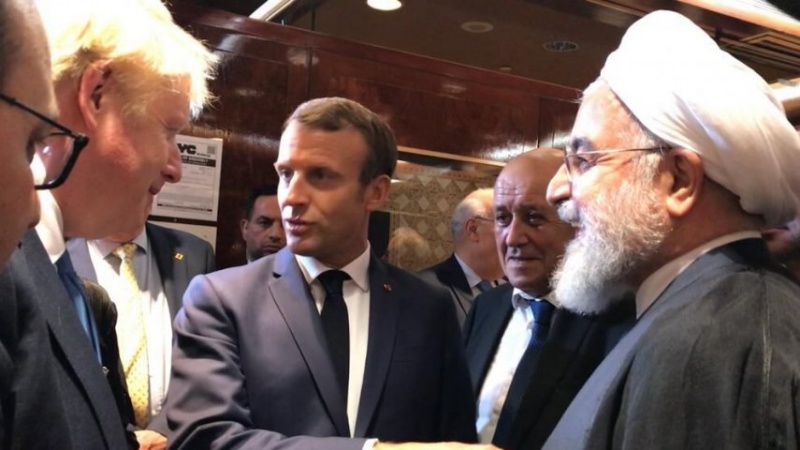 Iranpress: Rouhani, Macron, Johnson meet by chance on the sidelines of the UN General Assembly 