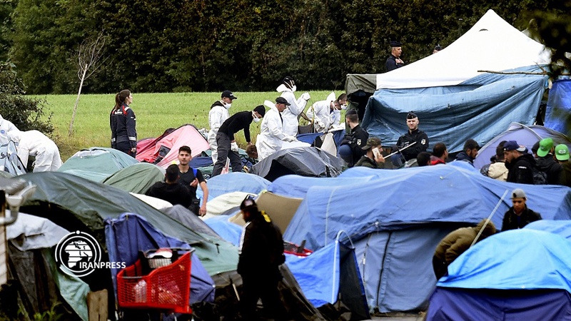 Iranpress: Police clear major refugee camp in northern France 