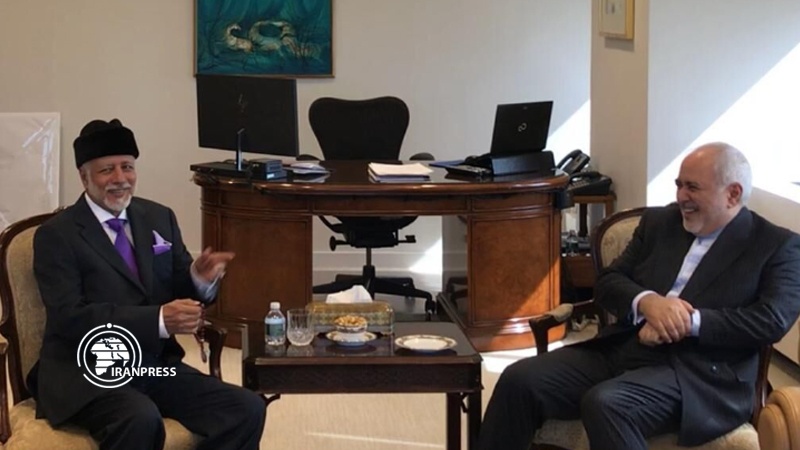 Iranpress: Zarif meets Omani Foreign Minister in New York