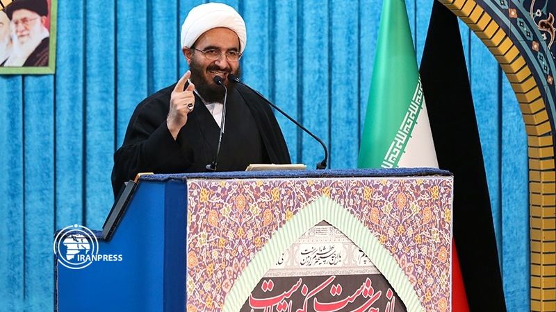 Iranpress: Friday prayer Leader: Iran