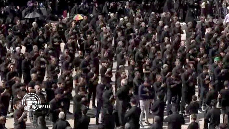 Iranpress: Masses of people take part in mourning rituals of Tasu
