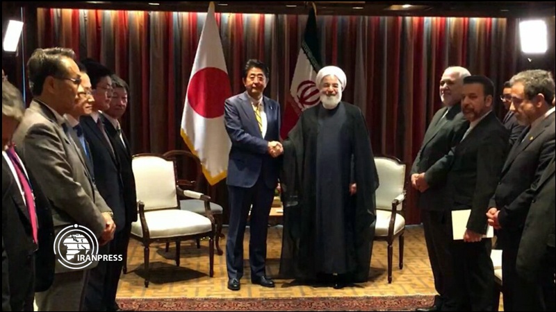 Iranpress: Rouhani, Shinzo Abe meet in New York