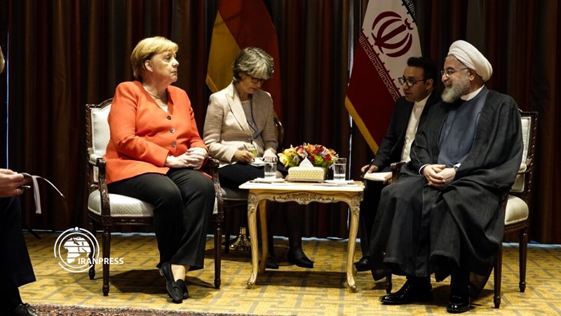 Iranpress: Rouhani, Merkel summit for first time