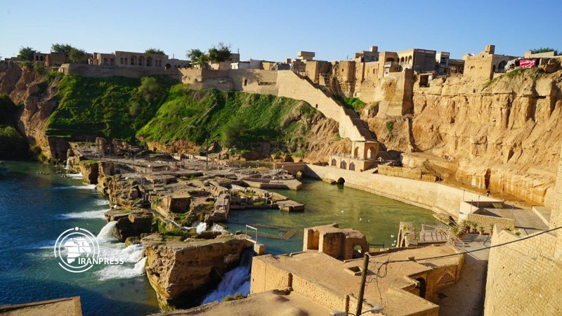 Iranpress: Over 400 foreign tourists visit historical city of Shushtar in a month