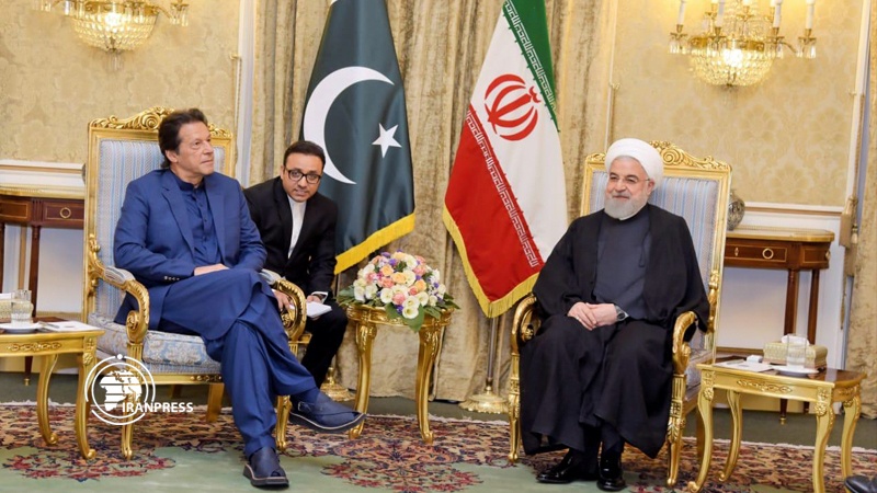 Iranpress: Pakistani PM begins his consultations in Tehran