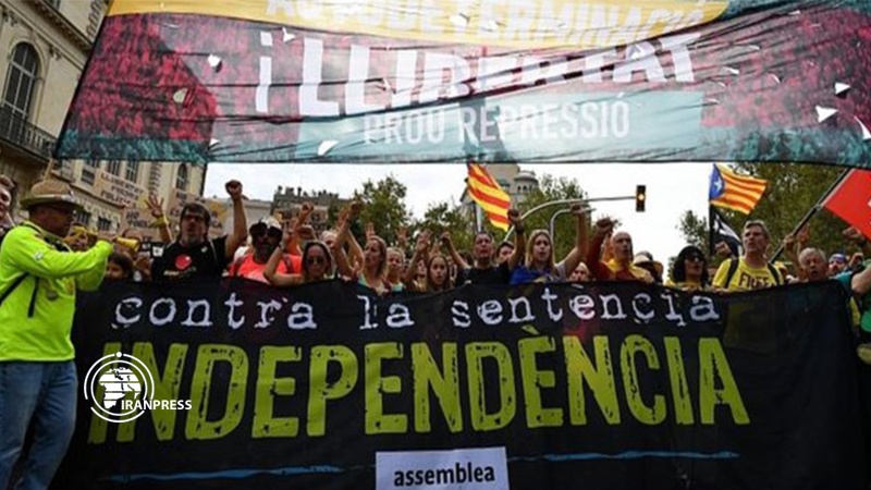 Iranpress:  General strike paralyse Barcelona