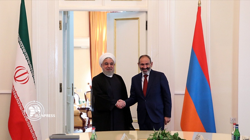 Iranpress: Armenia calls for extension of energy barter agreement with Iran