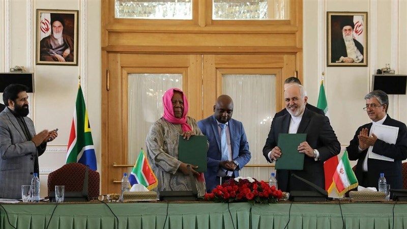 Iranpress: Iran, South Africa sign cooperation documents