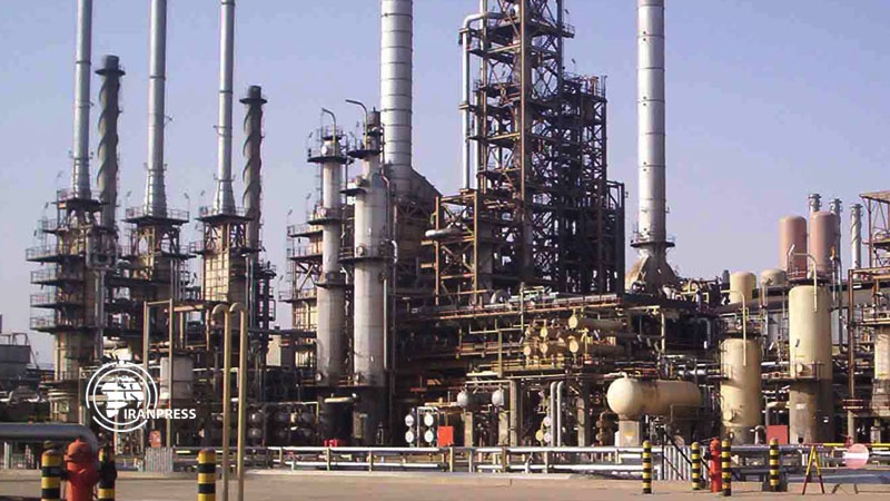 Iranpress: Tehran Oil Refinery undergoes major overhaul