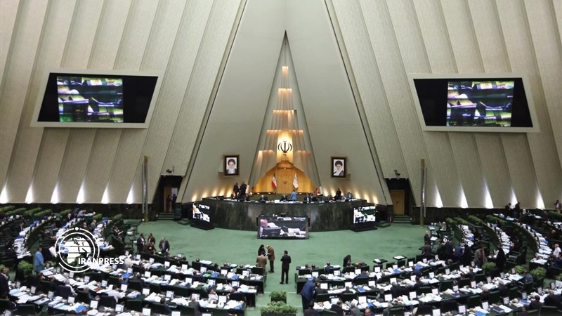 Iranpress: Closed session of Parliament underway with MPs grilling Shamkhani on petrol price increase