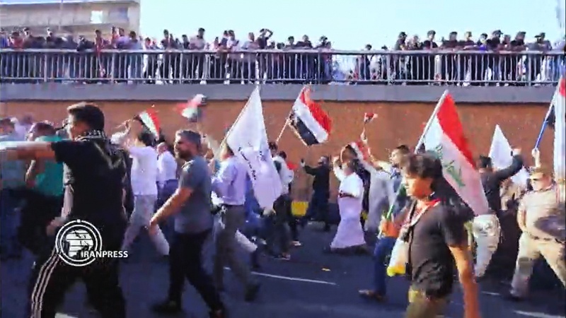 Iranpress: Iraqi demonstrators take to solidarity with Ayatollah Sistani