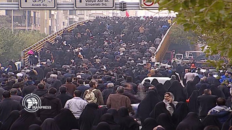 Iranpress: People of Tehran take part in massive anti-riot rally