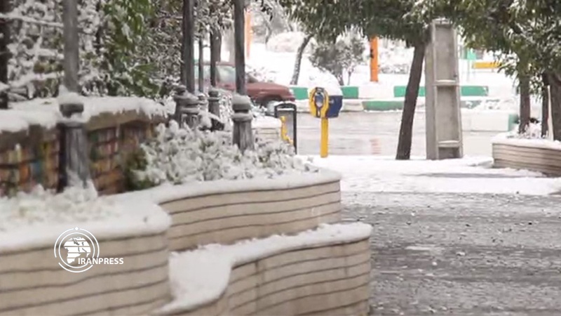 Iranpress: Iran whitened by Autumn snowfall
