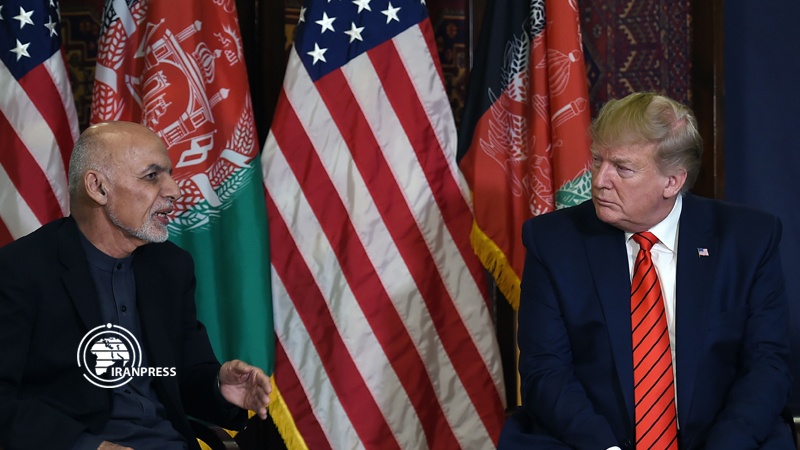 Iranpress: Trump meets Afghan President in an unannounced trip