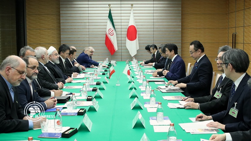 Iranpress: Rouhani stresses closer Iran-Japan ties