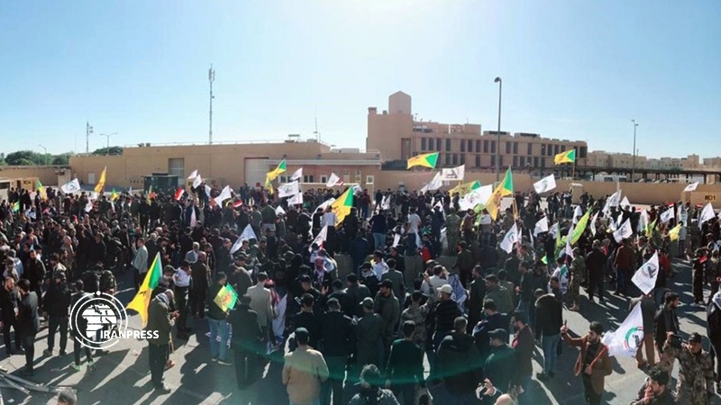 Iranpress: Iraqi demonstrators break into US embassy in Baghdad