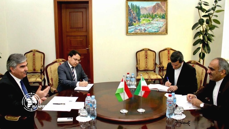 Iranpress: Iran,Tajikistan to boost economic exchanges