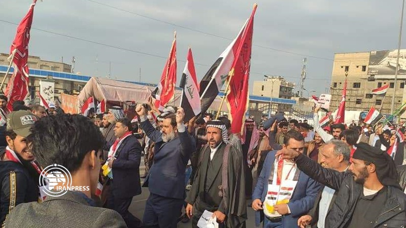 Iranpress: Thousands of Iraqis voice support of top Shia cleric Grand Ayatollah Sistani