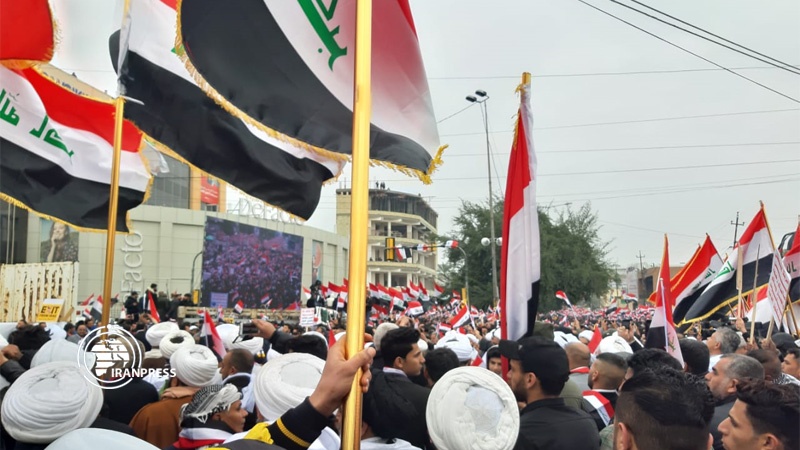 Iranpress: Photo: Roaring Calls for Expulsion of US Military in Streets of Baghdad