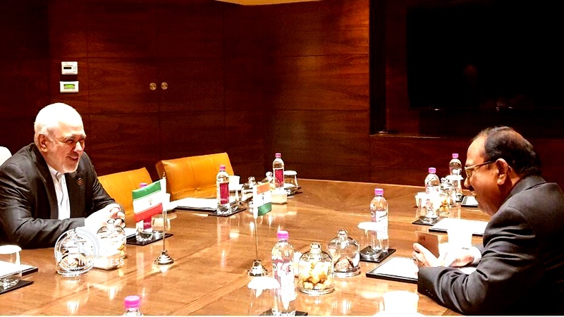 Iranpress: Zarif meets India