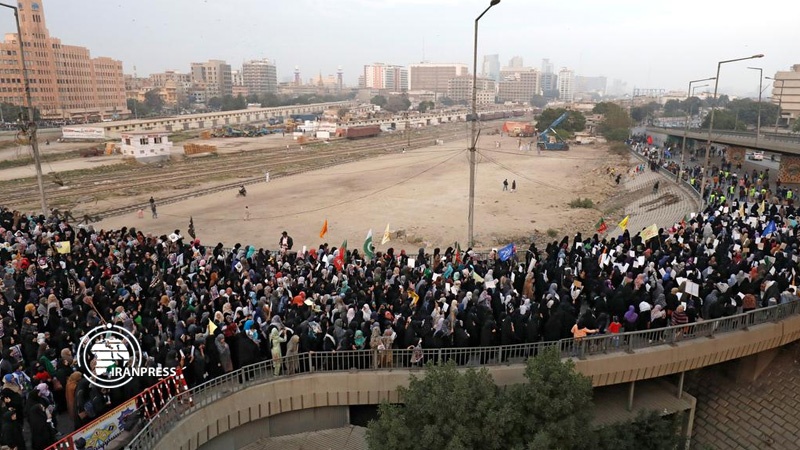 Iranpress: Pakistani Muslims hold huge rally Protests over Killing of Lt. Gen. Soleimani