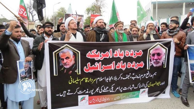 Iranpress: Pakistani people condemn assassination of Lte. Gen Qasem Soleimani