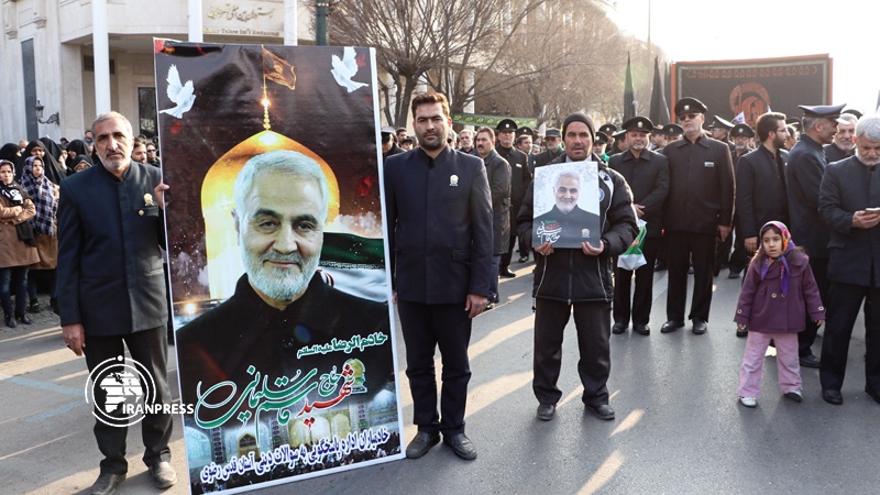 Iranpress: Photo: Mashahd honors Lt.Gen. Soleimani